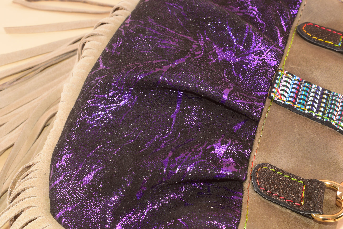 Equilibrium Clutch - Pochette in pelle patchwork con frange